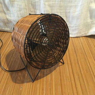 ラタン　藤製の小ぶり扇風機