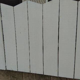 フェンスに目隠し用の板壁などを作りたい