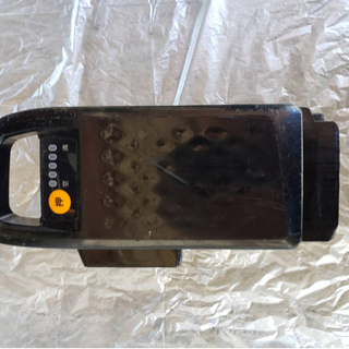 バッテリーと充電器のセットです。