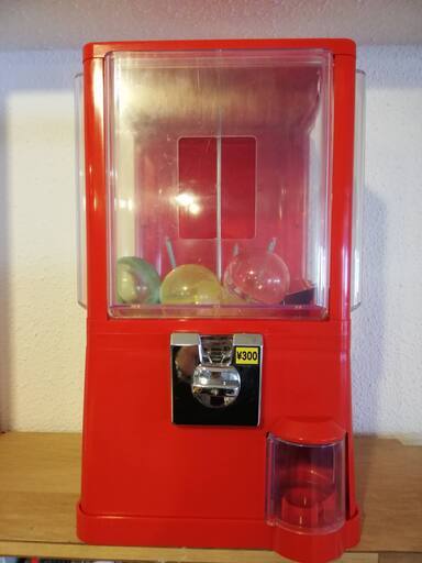 ガチャコップ 赤色 300円仕様（65・75mmカプセル対応）空カプセル50個付・ガチャガチャ本体筐体