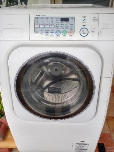 値下げしました！持ち帰り特価サンヨードラム式洗濯機9 kg2008年西別館に置いてます
