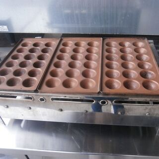 ☆中古品 業務用 タコ焼き器 LPガス（プロパン） 3連 銅板 穴直径4.5mm 54穴 たこ焼き器 動作問題なし☆