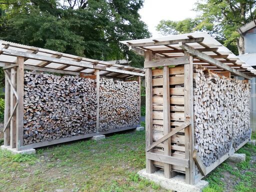 今冬燃やせる乾燥済みの薪 / 薪ストーブ用、長さ３０㎝