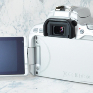 希少なシルバー○2420万画素○Bluetooth搭載○キャノン kiss X9 1ヶ月