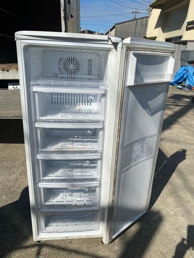 冷凍庫三菱電気冷凍庫MF‐U14E-W形　2005年式　冷えます　保証なし