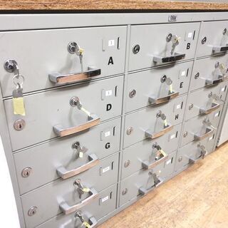【コロナ対策商品!旧鹿児島市内送料無料!!!着払い対応可能!】【リサイクルショップスターズ城西店】昭和レトロ 貸金庫 金庫 鍵全て有 保管庫 厳重 コロナ対策商品!旧鹿児島市内送料無料!!!着払い対応可能