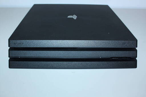中古美品 PS4 Pro CUH-7100B B01 ブラック 通電確認初期化済み SIE