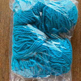 毛糸玉　新品　約150g 濃い方のブルー