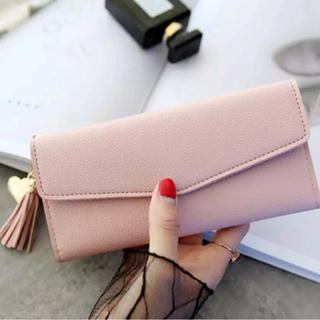 ライトピンク　シンプルな長財布