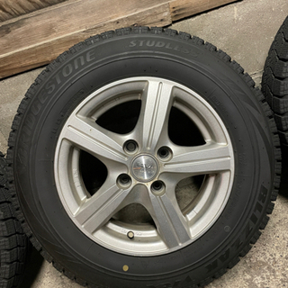 スタッドレスタイヤ　ブリヂストンVRX