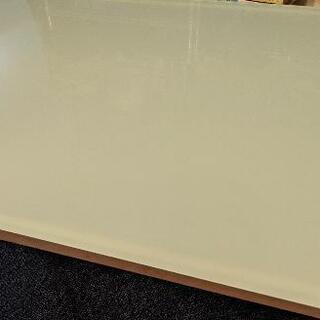 ガラス天板　白ダイニングテーブルの画像
