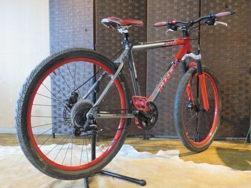 □TREK 4900 トレック 27速 ガンメタ 18インチ 最新 48cm サイズ 26 