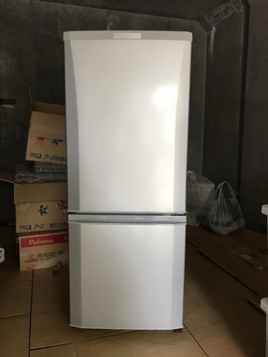 冷蔵庫（146L、2025年までの延長保証付き）