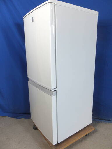 ✨激安HAPPYセール✨美品❕2017年式のSHARPが激安価格❕お早めに❕✨【SJ-14E4-KW】✨137L2ドア冷凍冷蔵庫ナノ低温脱臭 耐熱100℃のトップテーブル どっちもドアY-0730-011✨