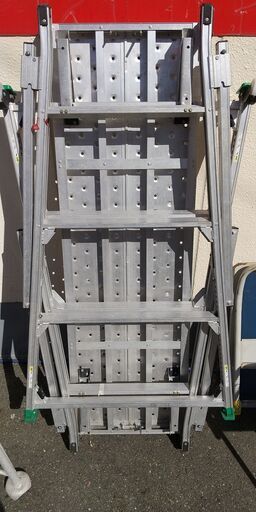 ナカオ アルミ 四脚調整式 足場台　可搬式 作業台 GTW-18