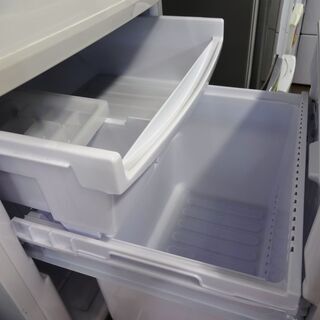 シャープ 冷蔵庫 SJ-D14B-W　中古品 137L 2016年※パッキンに汚れアリ