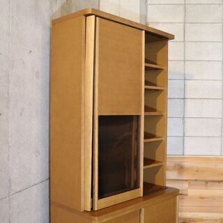 karimoku(カリモク家具)のナチュラルスタンダードモダンシリーズのオーク材食器棚 ET3410MEです。シンプルでスッキリとしたフォルムは北欧スタイルやナチュラルテイストインテリアにもおすすめ！BJ131