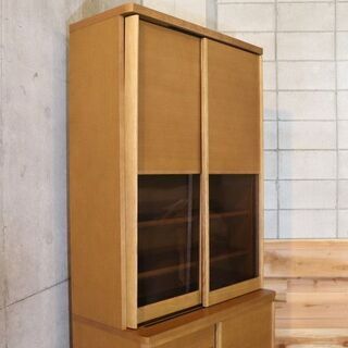 karimoku(カリモク家具)のナチュラルスタンダードモダンシリーズのオーク材食器棚 ET3410MEです。シンプルでスッキリとしたフォルムは北欧スタイルやナチュラルテイストインテリアにもおすすめ！BJ131