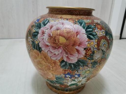 【伝統工芸品】九谷焼10号花瓶　華やかな絵壺　芦湖作