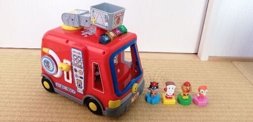 最大12 Offクーポン アンパンマン音と光と手遊びいっぱい Dxパズル消防車 ベビー向けおもちゃ Cityofalamosa Org