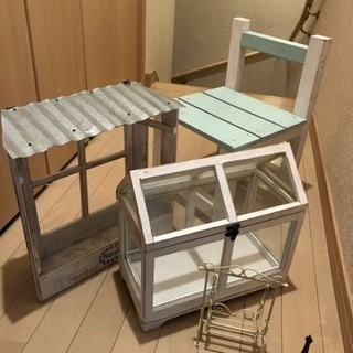 木工椅子　ガラスケース　かざり棚