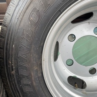 3トンダンプのタイヤ　7本セット