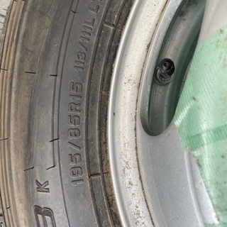 3トンダンプのタイヤ　7本セット