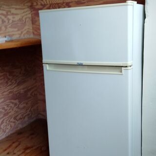かなり小型の2ドア冷蔵庫（2016年製）
