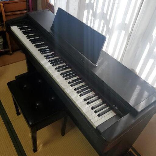 電子ピアノとディズニー楽譜 (HP1700L Roland digital piano) | monsterdog.com.br
