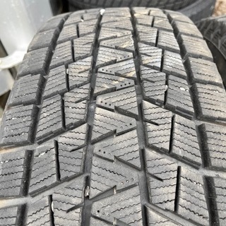 バリ山　BRIDGESTONE DM-V1 225/70R16 スタッドレス  タイヤ　