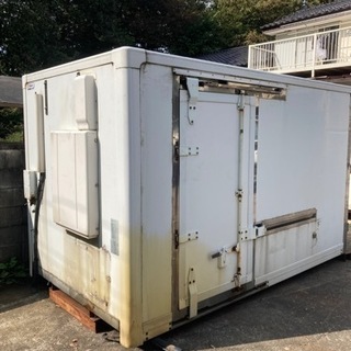 値下げ‼️美品☆冷凍車箱2t 3.2×1.85×H2.0 物置、ガレージなどに