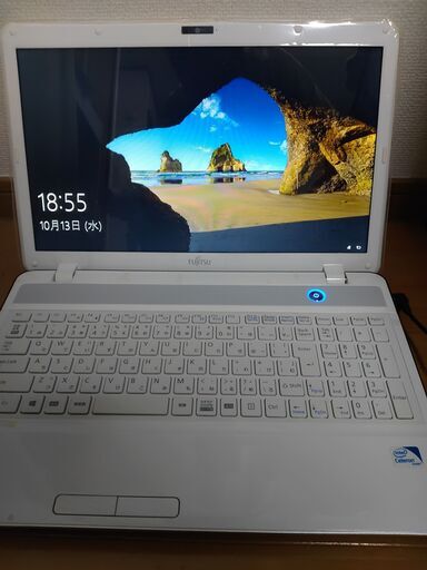 綺麗　白富士通 高速SSD メモリ4G大画面15.6インチ　CDDVD読み書き　Wifi対応 Windows10搭載