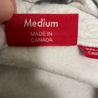 supremeのスモールロゴパーカー