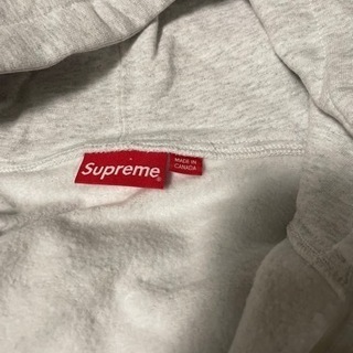 supremeのスモールロゴパーカー