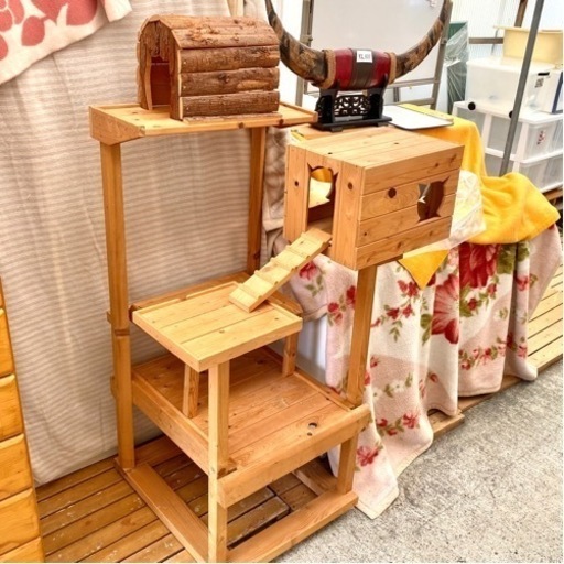 木製のキャットタワー