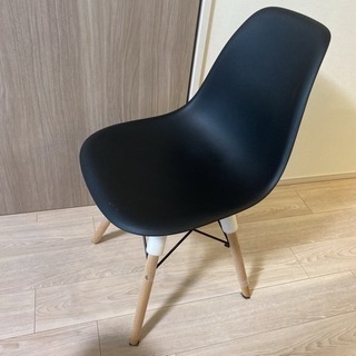 【ネット決済】シンプルな黒い椅子