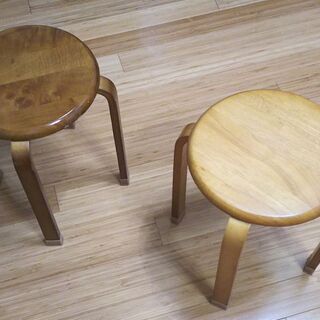 木製スタッキングスツール（丸椅子）