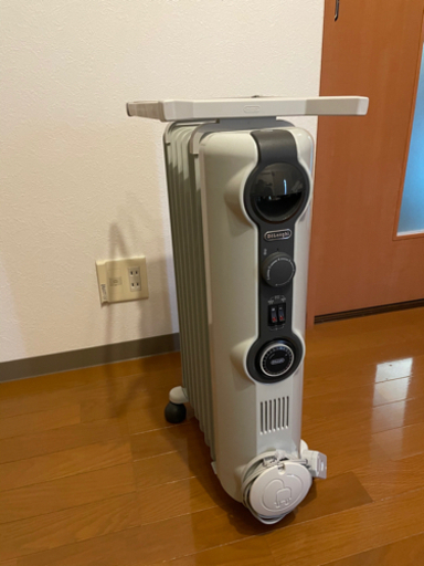 【2021年購入】デロンギ　オイルヒーター　HJ0812 トップハンガー付き