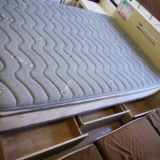 引き出し収納付きダブルベッド　いろいろ機能付き