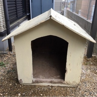 大型犬用の木製犬小屋