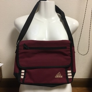 adidas肩掛けカバン