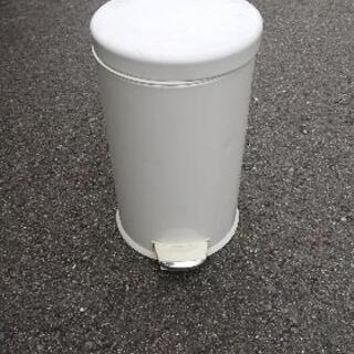 【ネット決済】ペタルペール 白色 ゴミ箱