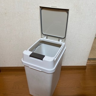 プッシュ式　ゴミ箱