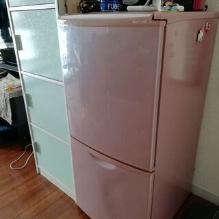 サーモンピンク色のナショナル冷蔵庫