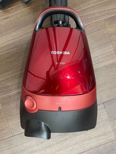2019年生　東芝　ワインレッドがおしゃれな掃除機　◎女性におススメ