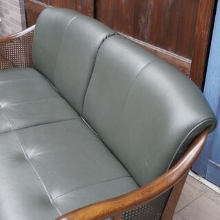 Karimoku(カリモク家具)のコロニアルシリーズの高級ラインGRAND CORONIAL York Town(グランドコロニアル ヨークタウン)『YT』本革2人ソファ！クラシックで優雅な2PソファBJ212