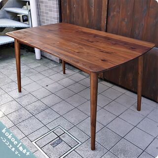 ダイニングテーブル IDC OTSUKA(大塚家具)の木の素材感を楽しめる