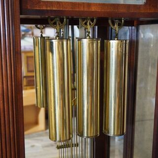 アメリカの時計メーカーHoward Miller(ハワード・ミラー)よりアンティーク調の機械式 ホールクロック/Kieningerムーブメントです！上品で高級感のある置き時計はインテリアのアクセントにBJ218