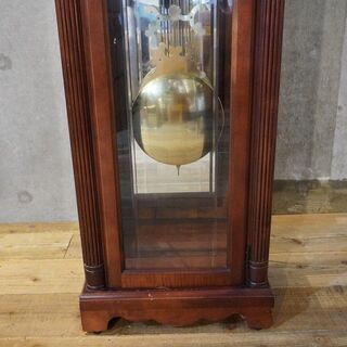 アメリカの時計メーカーHoward Miller(ハワード・ミラー)よりアンティーク調の機械式 ホールクロック/Kieningerムーブメントです！上品で高級感のある置き時計はインテリアのアクセントにBJ218