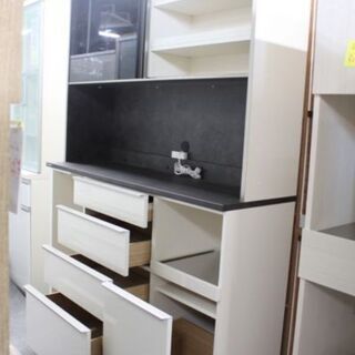 Pamouna ハイカウンターキッチンボード 石目調 幅140 ハイグロス ブラックガラス 2020年製 パモウナ 食器棚 中古家具 店頭引取歓迎 R4333)